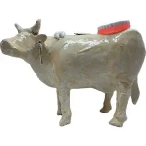 Une vache décorative avec des dents et instruments dentaires