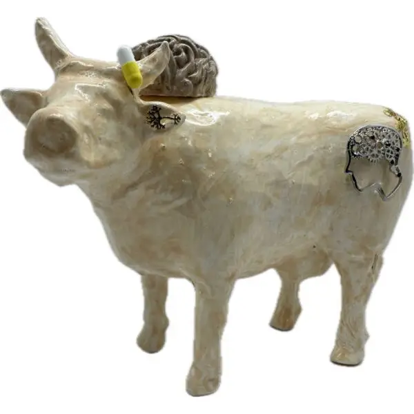 Psycho. Une Vache décorative décorée avec un cerveau, des rouages et des neurones