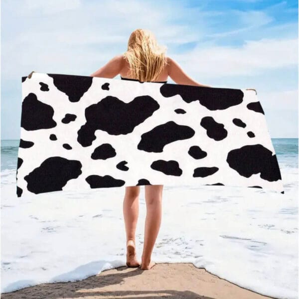 Drap de plage imprimé vache noir et blanc