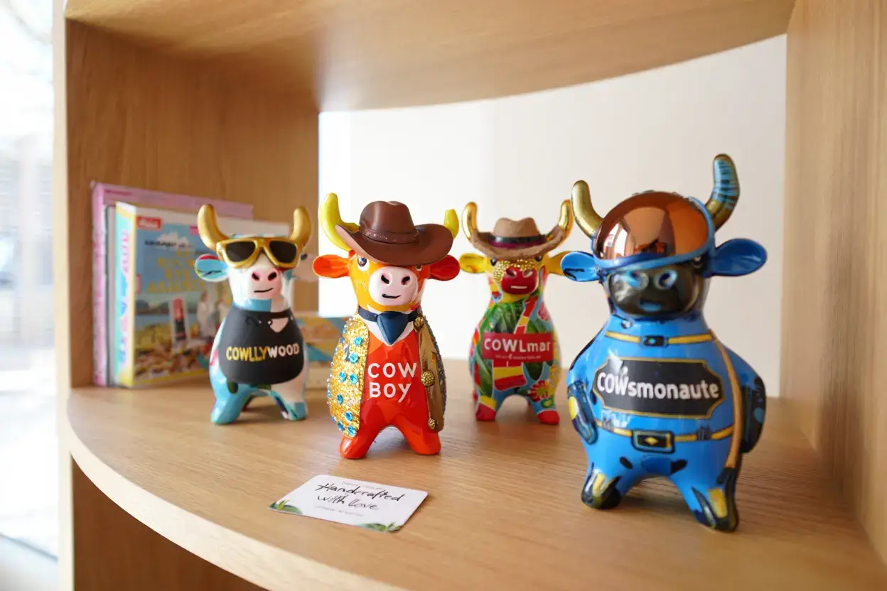 Collection de vaches décoratives thématiques et humoristiques